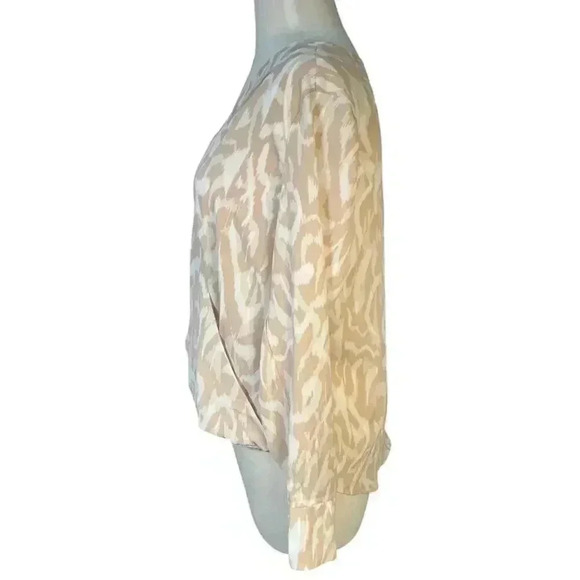 Halogen Abstract Pattern Cross Front Blouse V-Neck White/Tan Size Small NWT - Picture 5 of 11